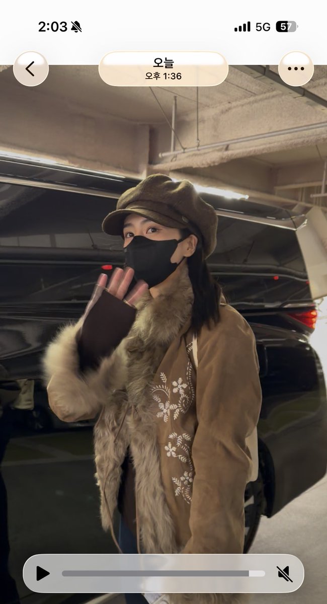 mrisbaby's tweet photo. 얘들아... 록언니한국온다는소식눈뜨자마자보고 그냥김범팬해서왓는데만남....... 너무착하고계속한국어로말걸어주고눈물날것같어.....😭😭 https://t.co/40Tq5Bk7jT
