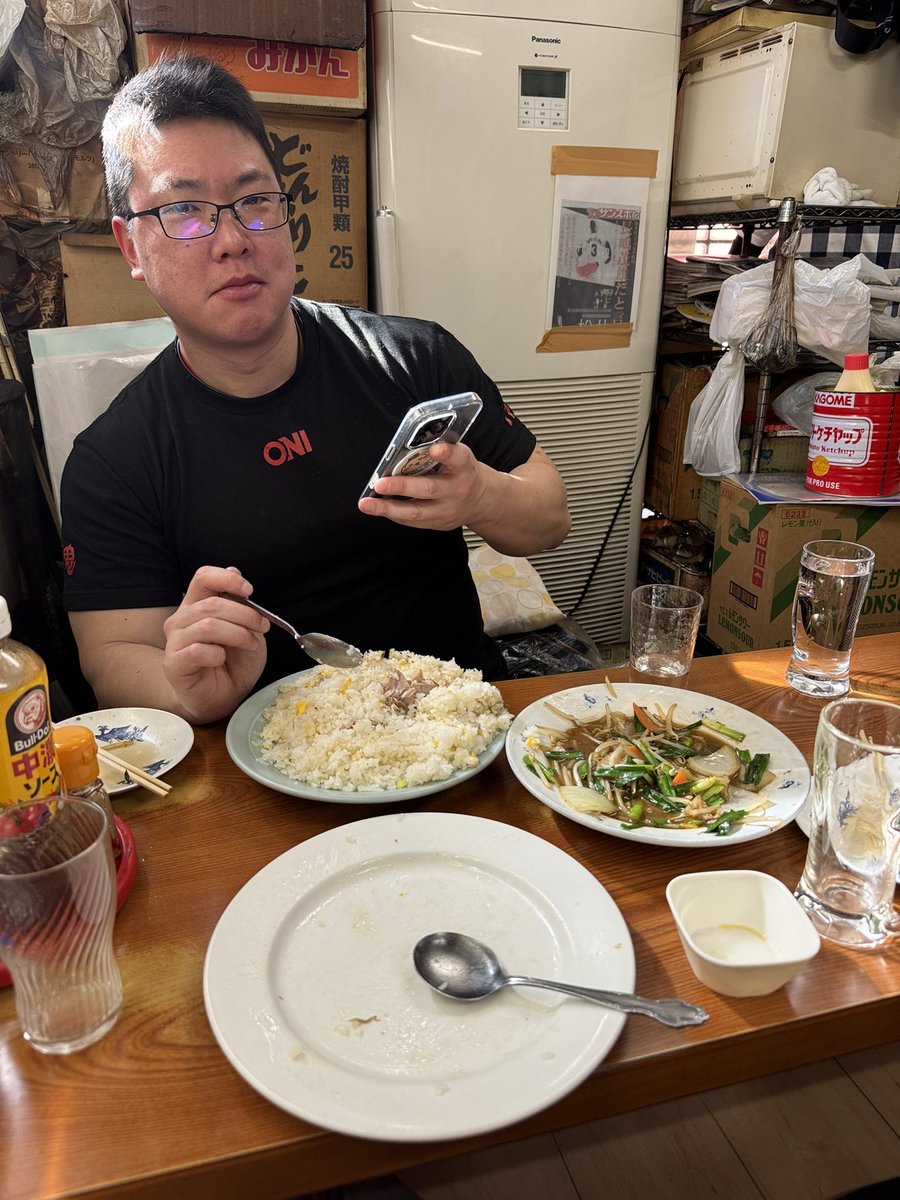 mao32000's tweet photo. 全然食わへん課長。
光栄軒の大盛りやばかった。 https://t.co/0xCmzJINxK