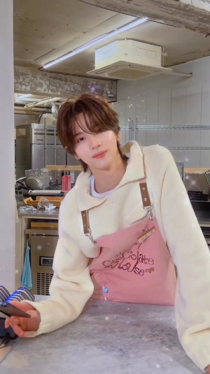 주문받는자세존나어색띠해서 개뿜