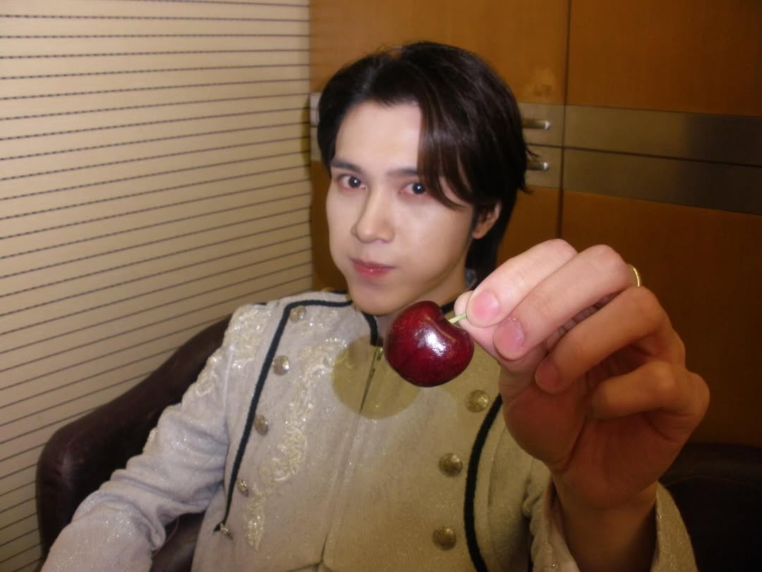 hendery 𝘧𝘪𝘭𝘮 tweet media