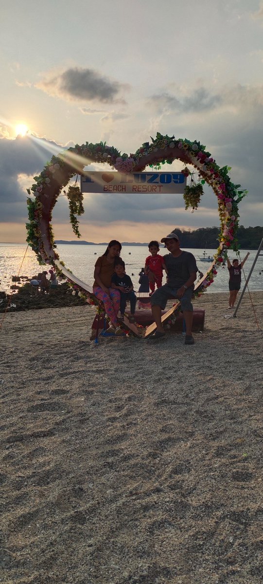 This photo means a lot to me because it reminds me I’m not building alone — these are the people who support me, push me, and keep me grounded. 🤝💛 <a href="/DataHaven_xyz/">DataHaven 🫎</a> <a href="/real_NFT/">Baki</a>