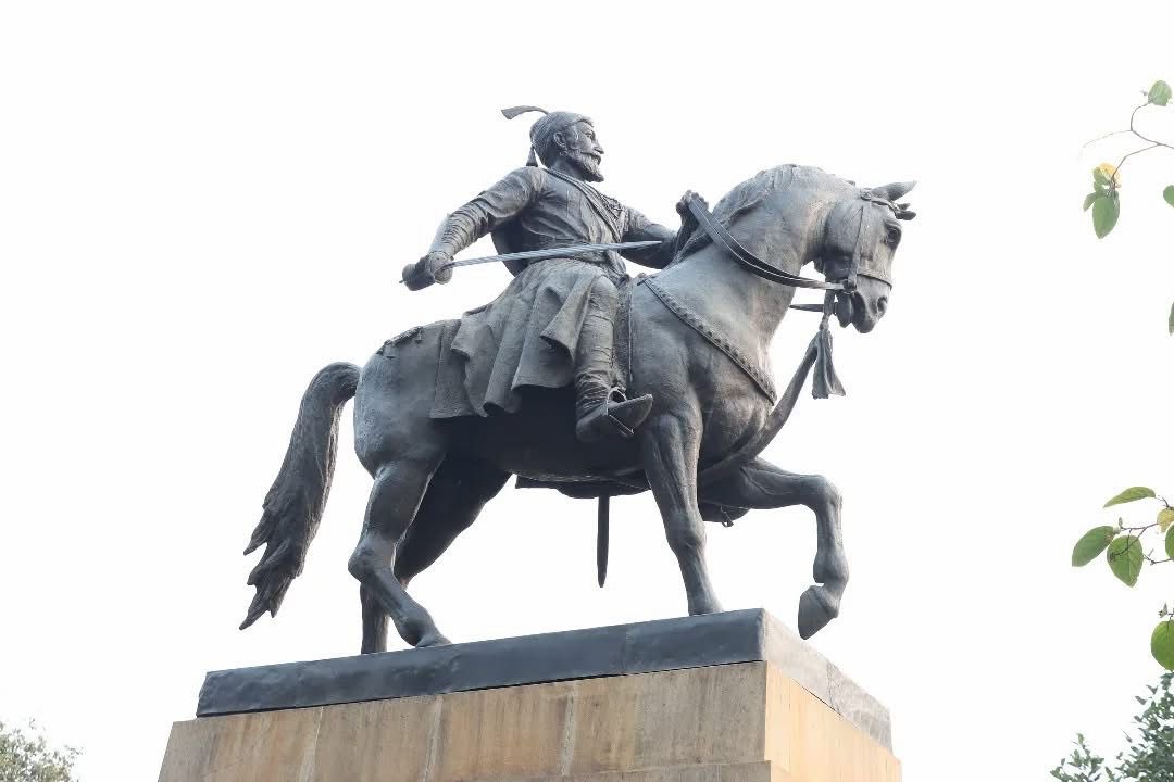 KishoriPednekar's tweet photo. 🚩🚩🚩🚩🚩🚩🚩🚩🚩
छत्रपती शिवाजी महाराज जयंती...

अखंड हिंदुस्तानचे आराध्य दैवत, हिंदवी स्वराज्य संस्थापक, महाराजाधिराज श्री #छत्रपती #शिवाजी_महाराज यांना जयंती दिनी त्रिवार मानाचा मुजरा!

#शिवजयंती https://t.co/sw3Xefw7U7