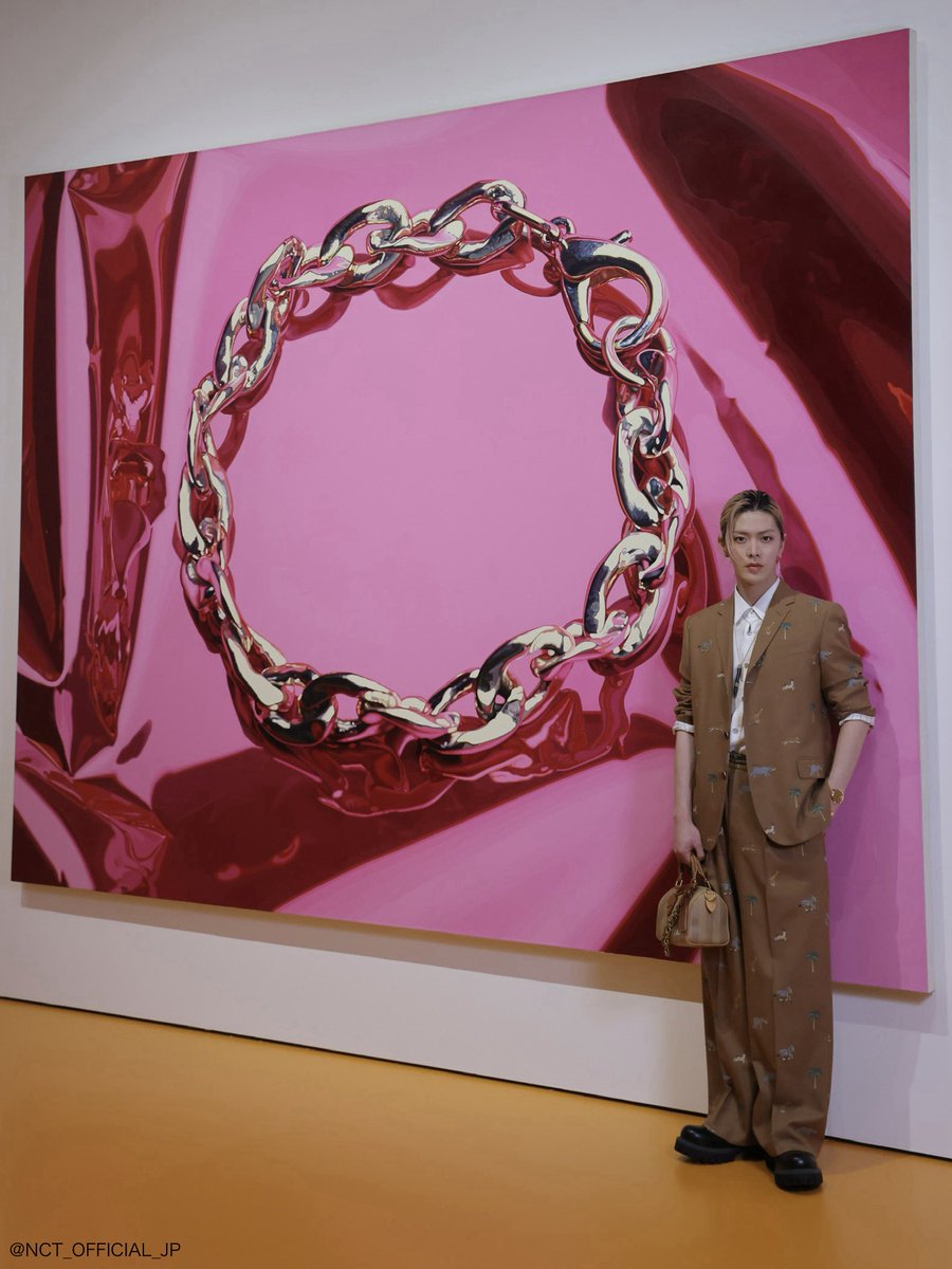 🤎🩶🤎

ジェフ・クーンズ展覧会「PAINTINGS AND BANALITY」展
📅2026.2.20(金) – 2026.7.5(日)
📍エスパス ルイ・ヴィトン大阪

@louisvuitton
#LouisVuitton
#EspaceLV
#CollectionFLV
#FondationlouisVuiton
#YUTA #ユウタ #유타 
#NCT #NCT127