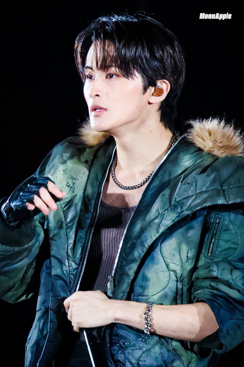 RT @MoonApple_tymk: 260201 SMTOWN in FUKUOKA Day2 HQ #MARK #마크