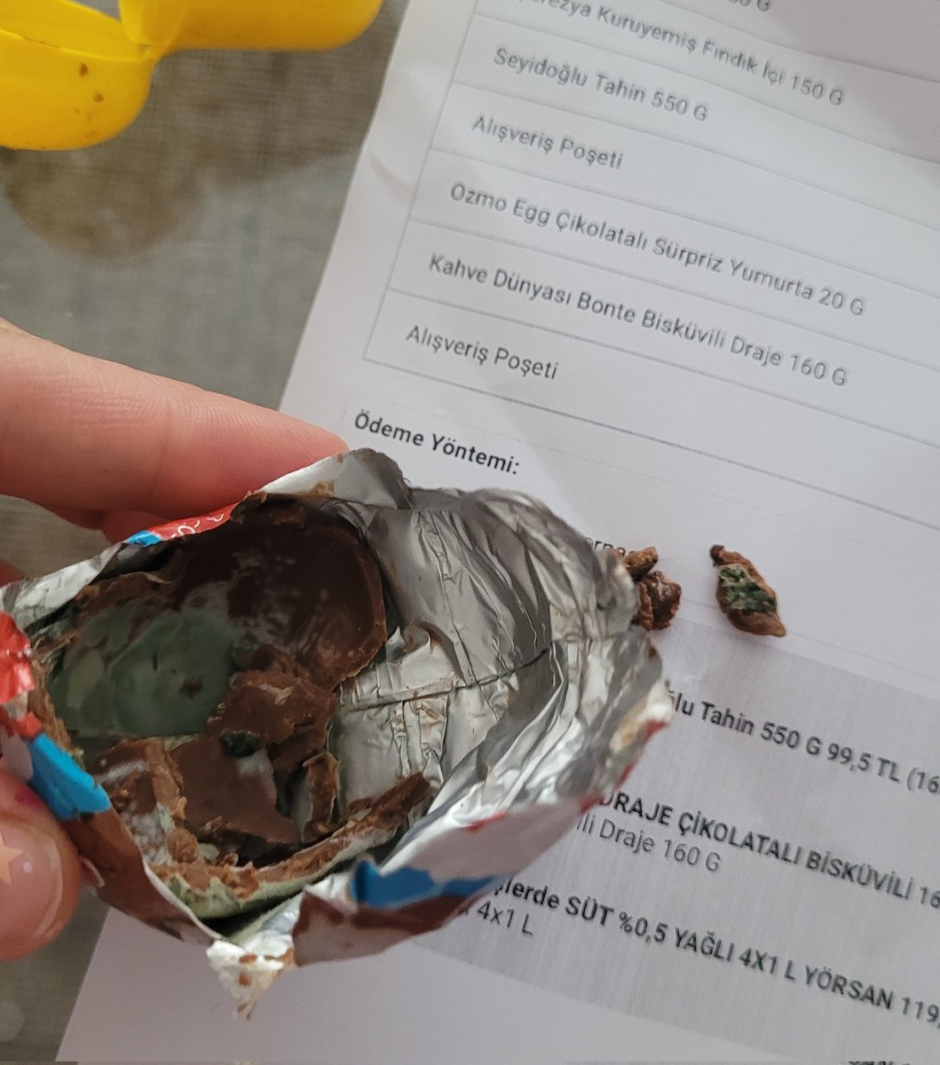 senaalkc's tweet photo. @SolenKurumsal 16.02.2026  oğlm için satın aldığım Ozmo Egg srpriz yumrtanın (Üretici: Şölen) içi tammen küflü çıktı.Gıda güvnliği bu kadar hassasken gerekli açıklmanın ve sormluluğun ivedilikle yerine gtirilmesini belkliyorum.
Bu durum sadece benim çocuğumla sınırlı olmayabilir. https://t.co/pIhEH8HrPa