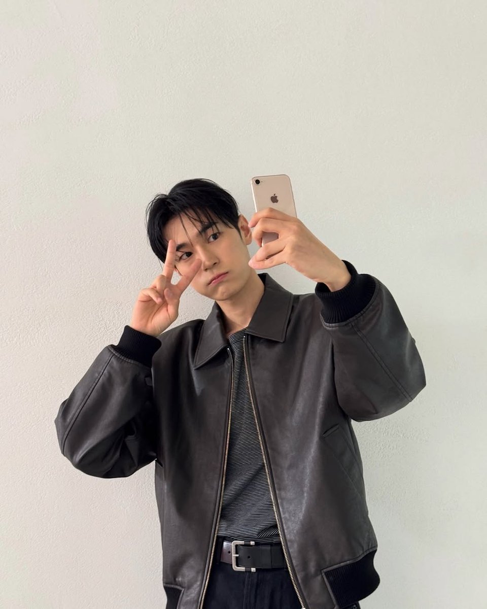 cuzdx's tweet photo. 이게 박윤성이야 본체야 이런 스타일 더 줘 https://t.co/73CCDQ1IaA