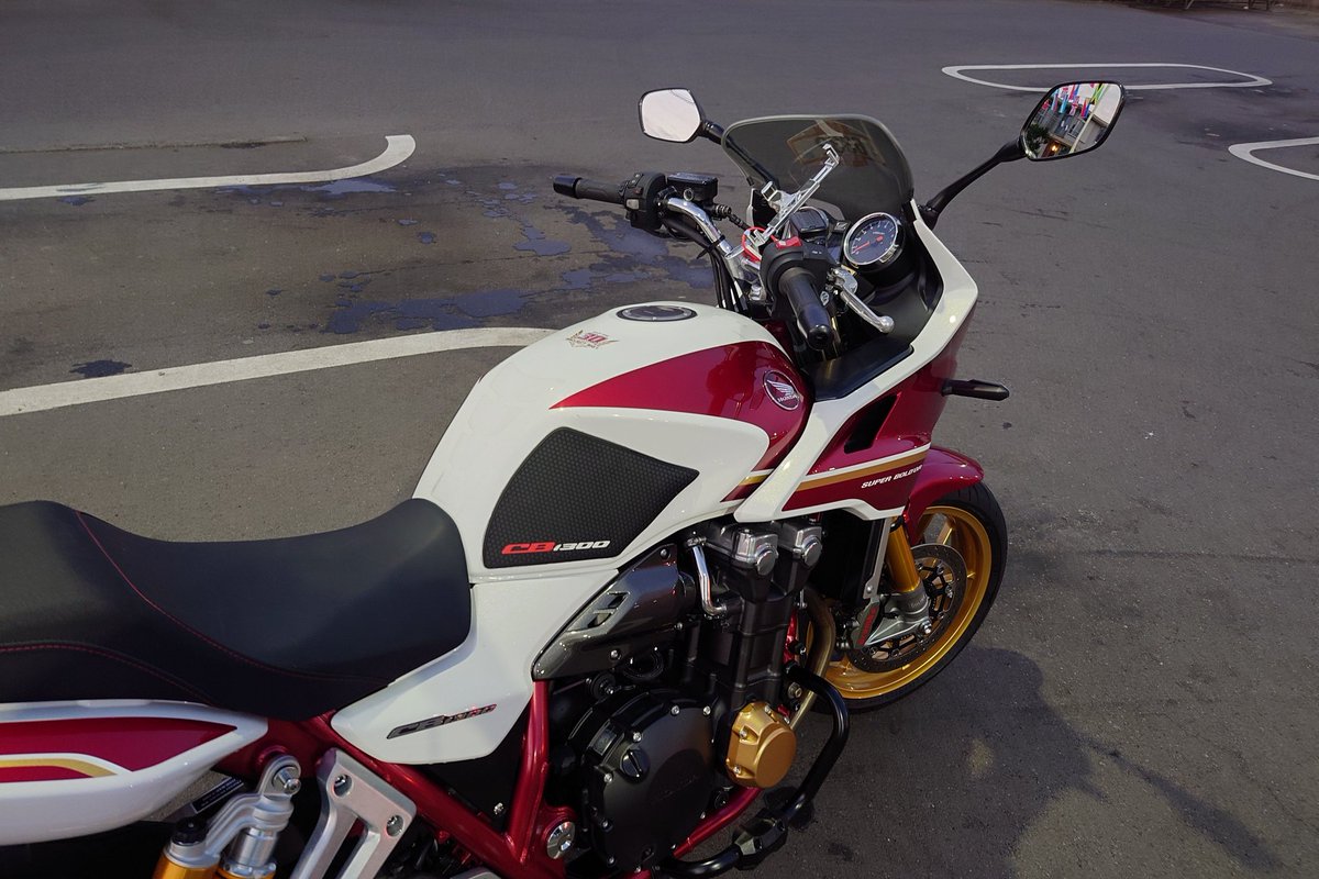 これナナハンかい？」と聞かれ 「まあ、そんなようなものです」 と曖昧