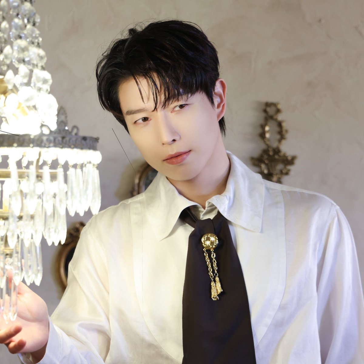 onepickdune's tweet photo. 이 갭차이 모냐고...
황태자의 낮과 밤 뭐 그런건가요 https://t.co/06OOAJMzhd