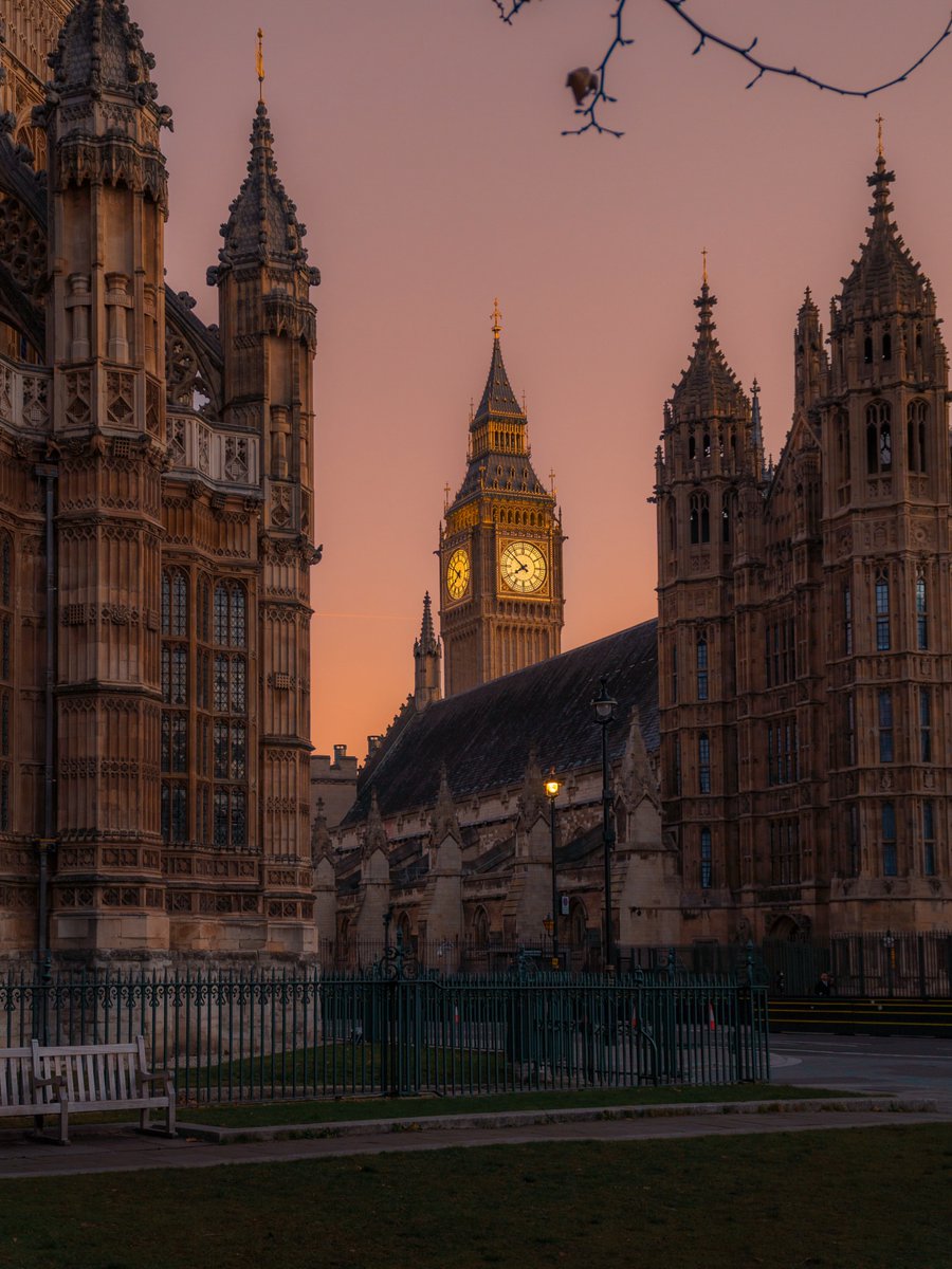 StupendousNatur's tweet image. Sunset in London, UK 🇬🇧