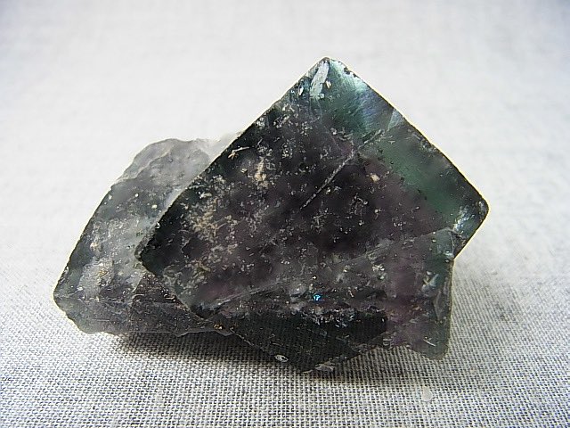 ナイジェリア🇳🇬産フローライト、濃い群青色に強蛍光、ゾーニングはブルーに🩵ピンク🩷❣️