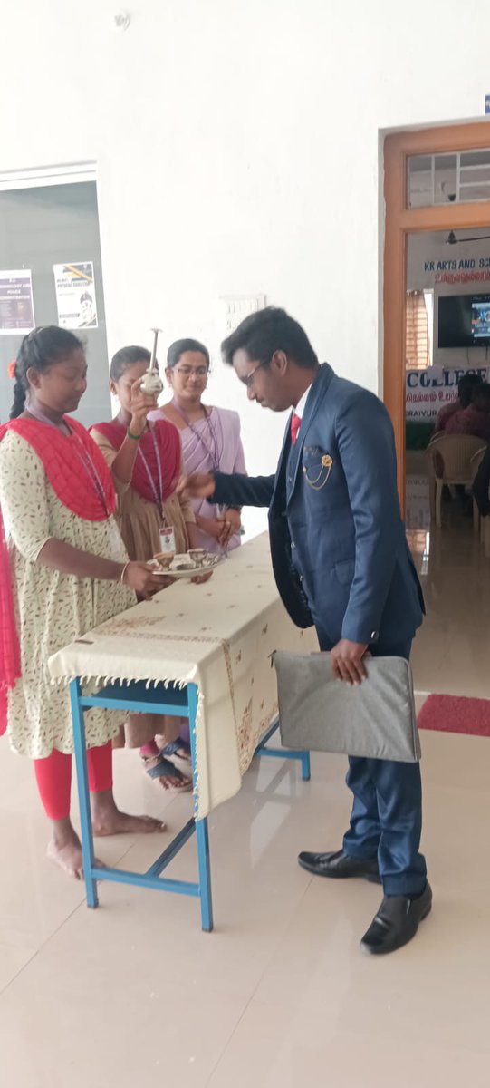 krartsscience's tweet photo. Seminar on “Consumer Awareness in Modern Business: From Trends to Consumer Rights” by Dr. C. Rajkumar (Young Scientist).Focuses on modern business trends and the importance of consumer rights for students and staff of KR Arts and Science College. https://t.co/lugvoWuSaI