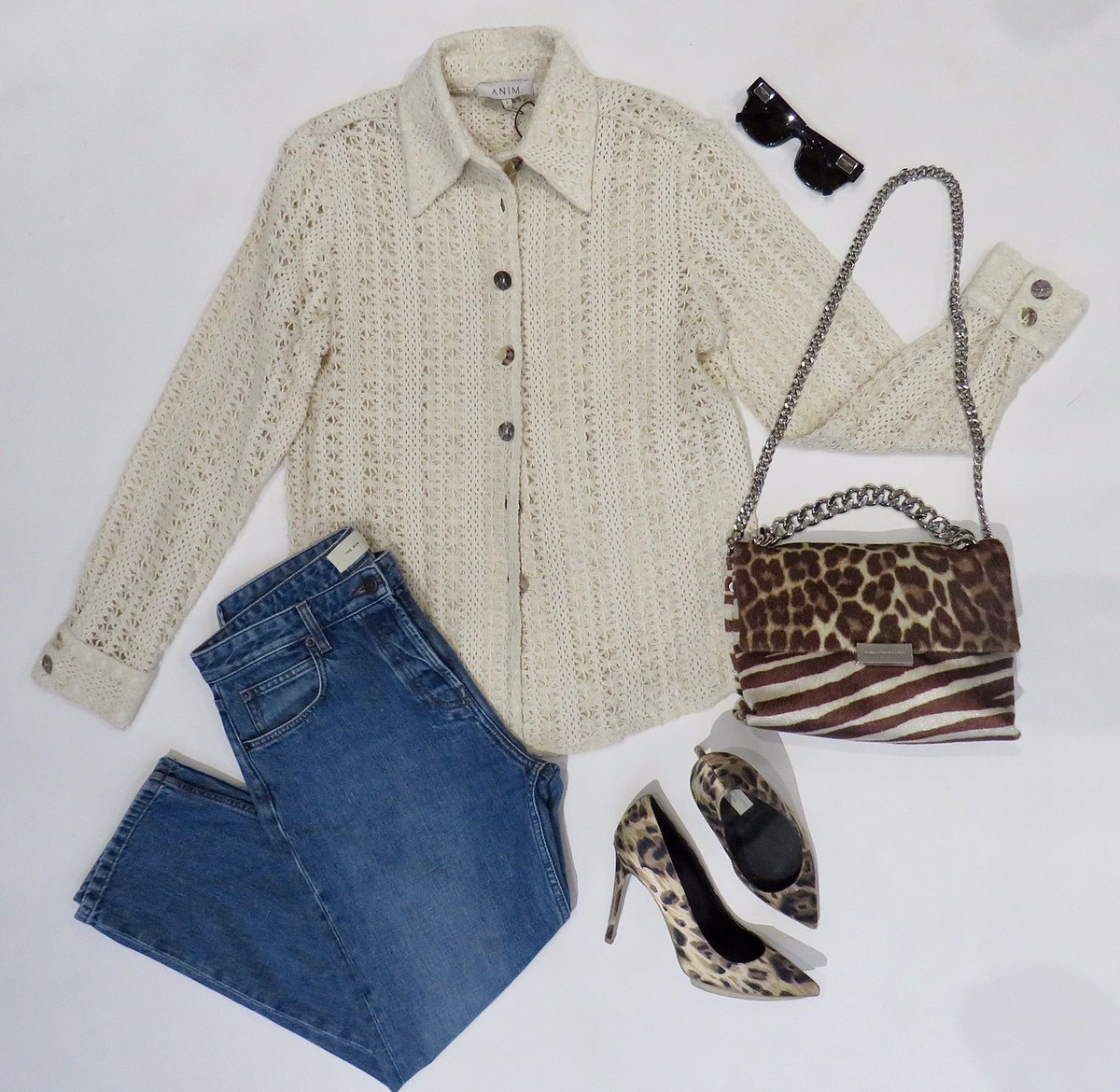 Animal print by Stella McCartney 🐆 🤎 #ANIM cream cotton detailed shirt, £100, Small 🤎 #TheRow jeans, £80, size 28 🤎 #StellaMcCartney vegan cat print handbag, £250 🤎 #StellaMcCartney leopard print heels, £150, EUR 36.5 🤎  #Dolce&amp;Gabbana 🕶 , £100 (RRP £230) 🤎 #ootd