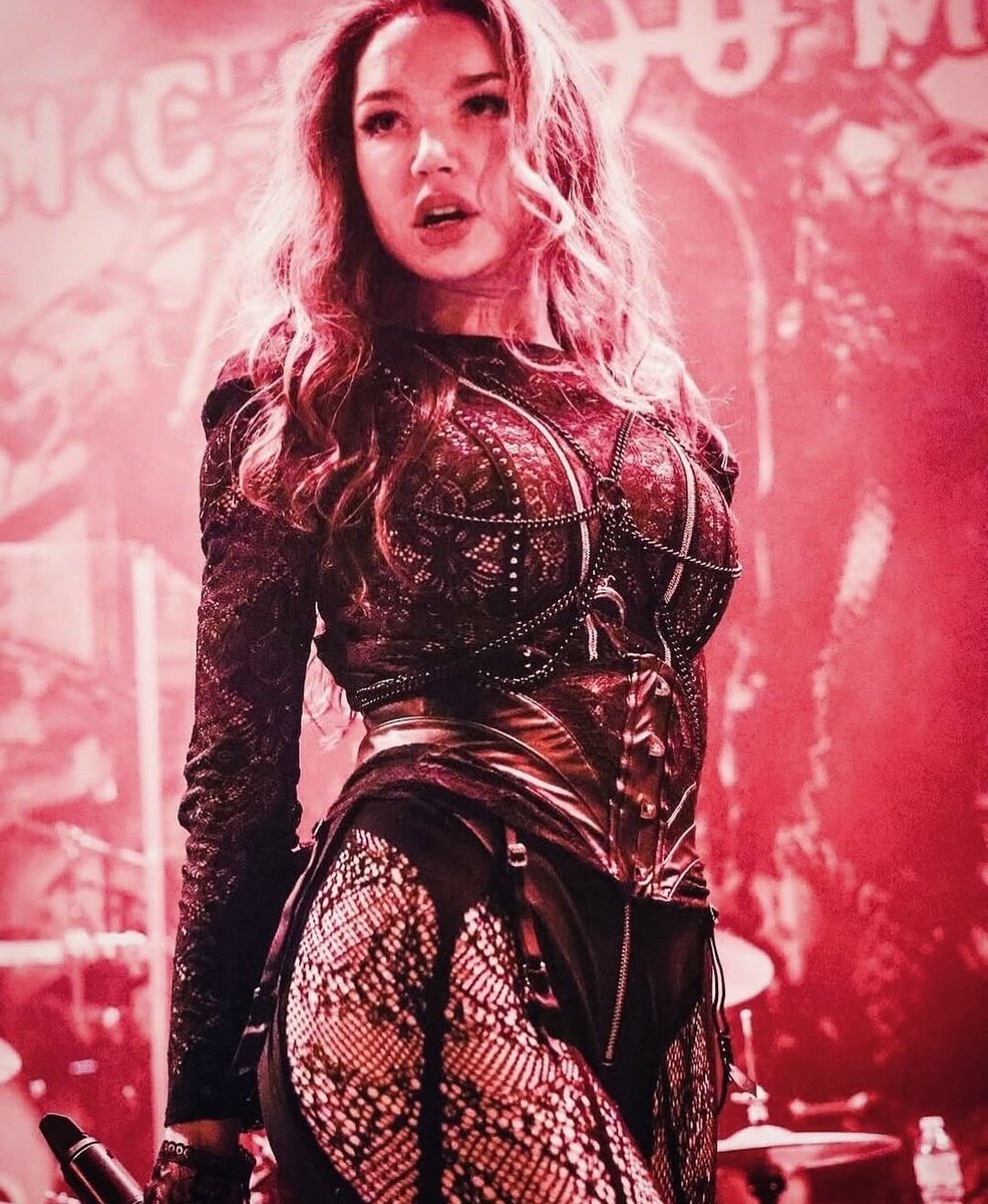 Lauren Hart, cantante de Once Human, se convirtió en la nueva cantante de Arch Enemy.