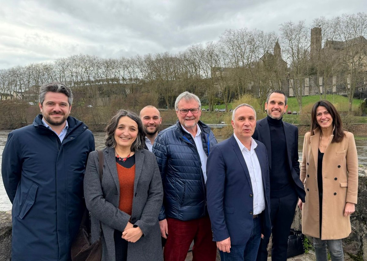 Accueil de Pierre Jouvet à Limoges : échanges précieux avec Les Chantiers des Chemins Jacquaires et l’Xlim – Institut de Recherche pluridisciplinaire.
Réunion-débat au Phare : cap confirmé → Limoges, ville durable, écologique et solidaire.
#Limoges #VilleDurable