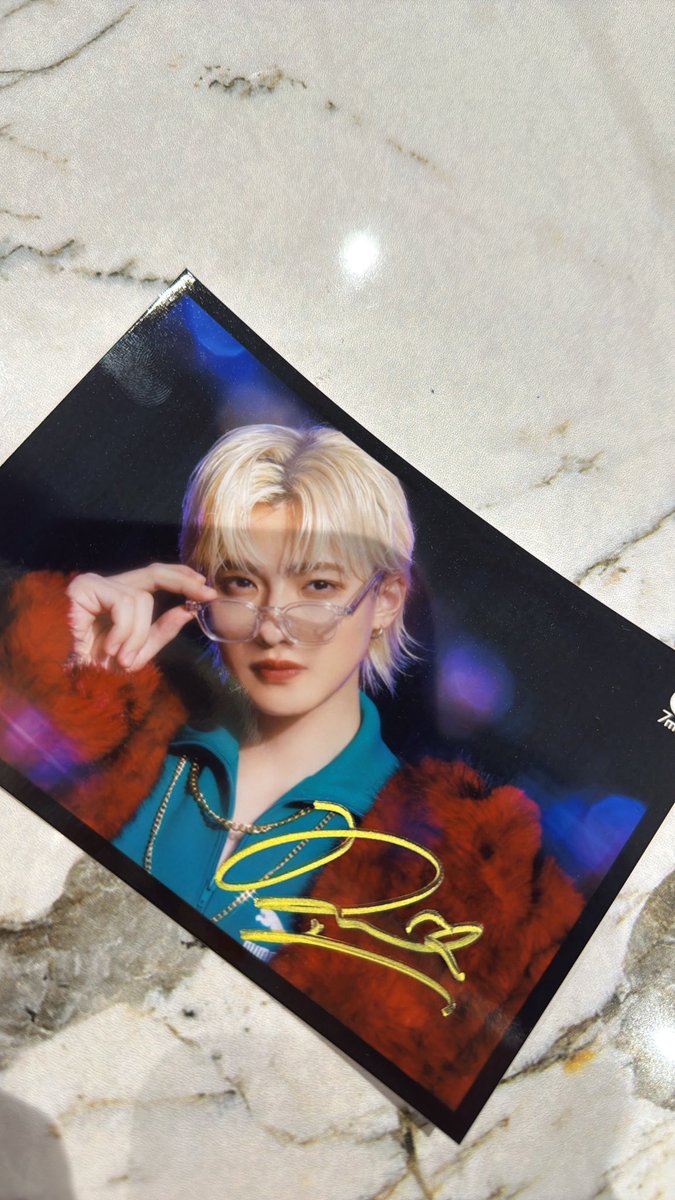 サイン沢山書いてきた〜！ 生写真も当日お楽しみに^ ^