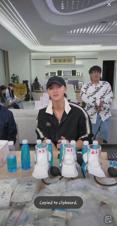 dechampa_'s tweet image. ผ้าอนามัยจากจีนมันเป็นประเด็นมานานมากกกกกก แบบมากๆๆ ขึ้นเทรนด์เว่ยป๋อปีละสามสี่รอบ  ขนาดคนจีนยังขยาด ขนาดที่จื่อเทามันหันมาทำโรงงานผ้าอนามัยเอง กลัวเมียได้ใช้ของไม่ดีละติดเชื้อ เทสต์สินค้าโชว์ เทสต์หลายรอบกว่าจะเปิดขาย ((ล่าสุดฮีได้รางวัลจากการการทำผ้าอนามัยขาย))