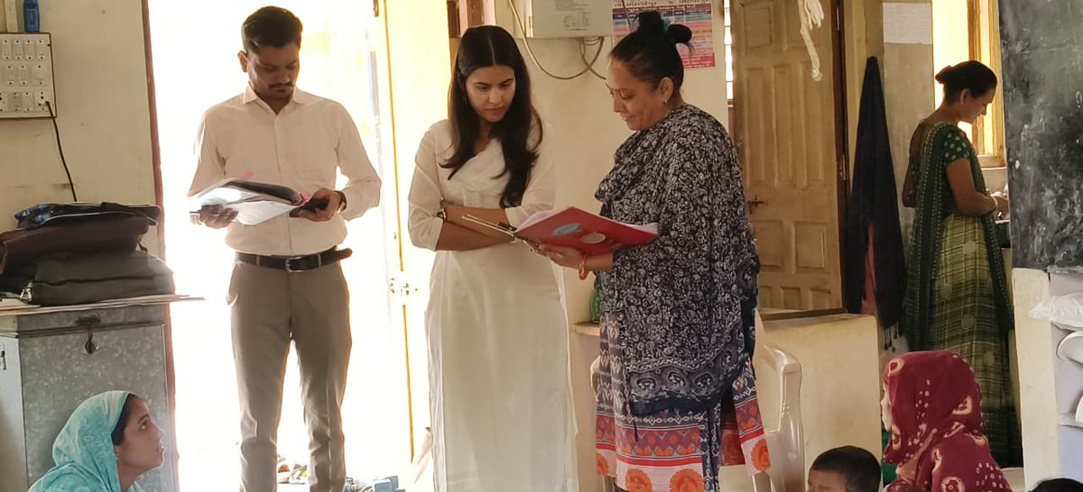 પ્રાંત અધિકારીશ્રી, છોટાઉદેપુર દ્વારા આંગણવાડી કેન્દ્ર – ઘેલવાંટ-૩ની મુલાકાત લેવામાં આવી. કેન્દ્રની કામગીરીનું નિરીક્ષણ કરી માતા-બાળ આરોગ્ય અને પોષણ અંગે જરૂરી માર્ગદર્શન આપવામાં આવ્યું.
#Chhotaudepur #Anganwadi #ICDS <a href="/collectorcu/">Collector Chhotaudepur</a> <a href="/revenuegujarat/">Revenue Dep. Gujarat</a> <a href="/InfoGujarat/">Gujarat Information</a> <a href="/infocugog/">Info ChhotaUdepur GoG</a>