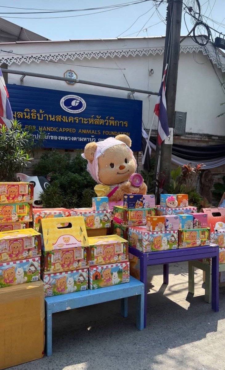 แวบแรกเห็น คล้ายภาพAi เลย 
ไม่คิดว่าน้องเนยจะไปอยู่กลางแดด ข้างนอกแบบนั้น  หนูเก่งมากลูก คนสวยใจบุญ ดูแลสุขภาพนะค้า สวยวันสวยคืน รวยแล้วรวยอีก

#Butterbear #ด้อมน้องเนย