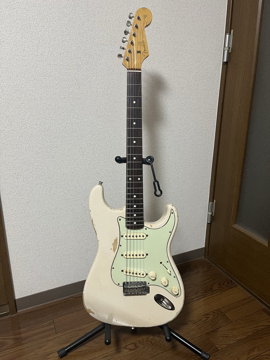 PanFighter's tweet photo. #お前らのギターを自慢していく大会

Fenderjapanだけど、ボディはST-36ネックはST-62の謎のギター、何故か音がめちゃくちゃいい、これだからギターは奥深い... https://t.co/HxxwD8fzgT