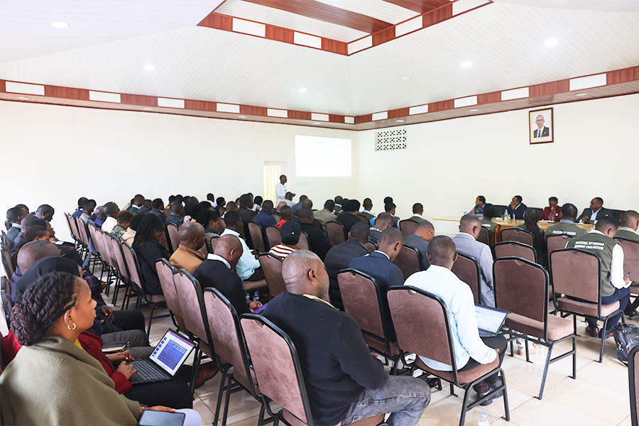 Mu gitondo cyo kuri uyu wa kane umuyobozi w'Akarere <a href="/Jmukanyirigira/">Mukanyirigira Judith</a> yakiriye itsinda riturutse muri <a href="/statisticsRW/">National Institute of Statistics of Rwanda</a> ryatangiye igikorwa cyo gusuzuma ishyirwa mu bikorwa ry'imihigo y'Akarere mu bihembwe 2 biheruka.
<a href="/RwandaLocalGov/">Ministry of Local Government | Rwanda</a>,<a href="/RwandaNorth/">Northern Province/ Rwanda</a>,<a href="/gahundemaurice/">Maurice Mugabowagahunde</a>,<a href="/D_Aimable/">Aimable Dusabirane</a>