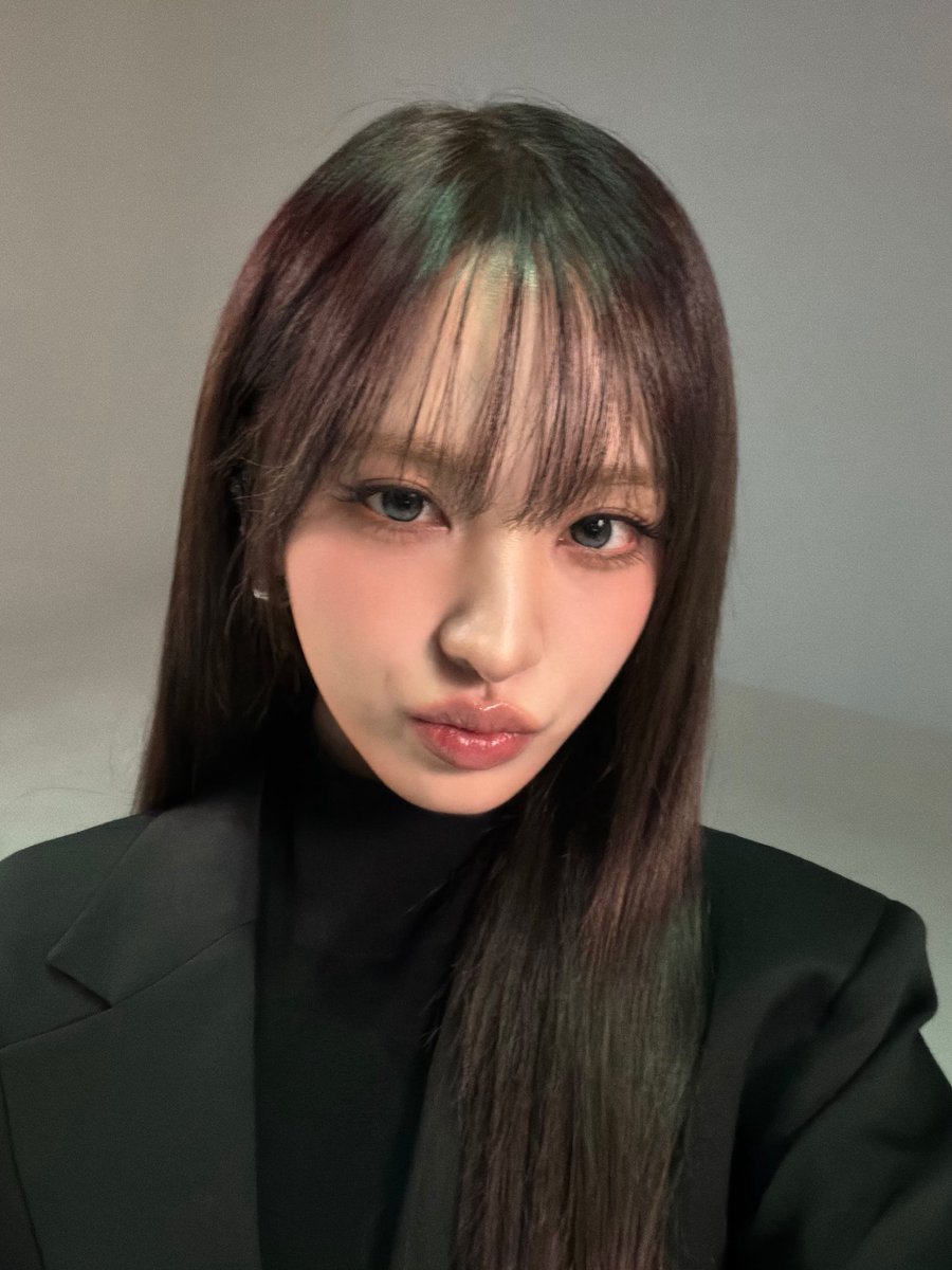 📸 260219 #강남보이스 완료 💕 리즈의 목소리로 세상을 울리는 중 🎤 블랙홀 속으로 뱅뱅🌀 빠져들 뻔 했잖아?! 최고의 ...
