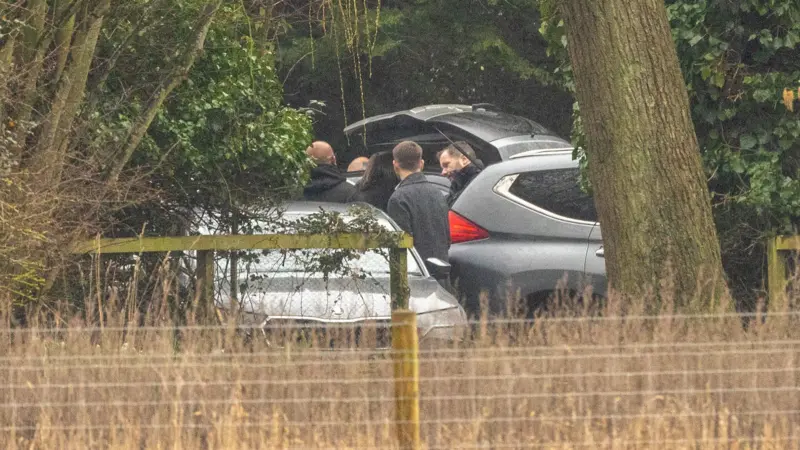 🚨 Former Prince Andrew Mountbatten-Windsor has been arrested on his 66th birthday. Police searched Sandringham this morning. The charge is misconduct in public office, linked to what he allegedly shared with Jeffrey Epstein. He's denied everything for years but the net has been