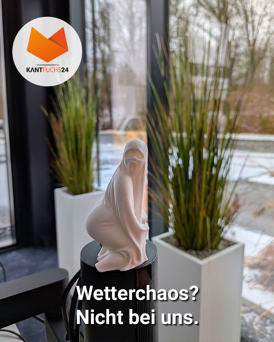 Trotz starkem Schneefall läuft die #Produktion bei #Kantfuchs24 zuverlässig weiter. ☔💦❄

Unsere #Blechfertigung zeigt sich vom Winter ❄ völlig unbeeindruckt und arbeitet wie gewohnt präzise und termintreu.

#handwerk #dachdecker #metall #schnee #wetter #regen #liefern #fast