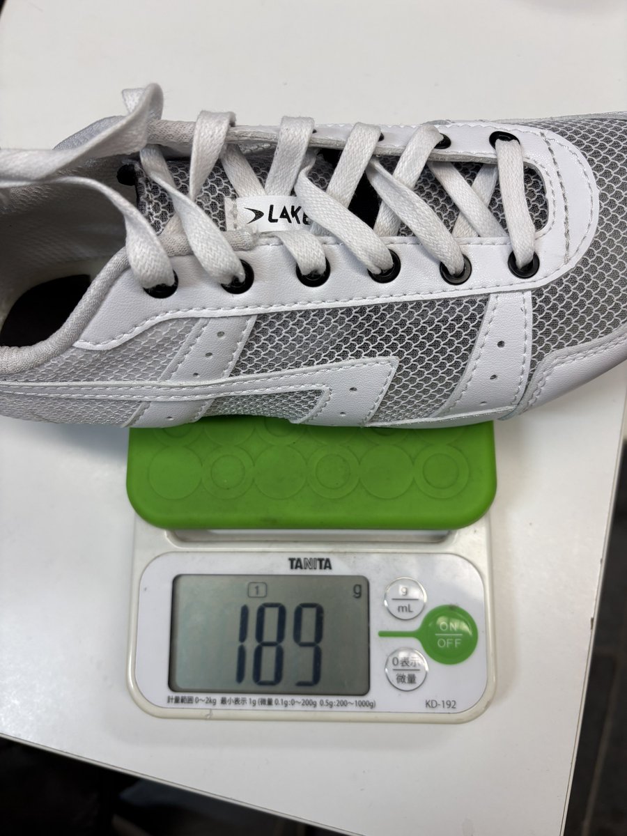 インソール抜いちゃえばこの軽さ。 実際には靴下が滑っちゃうから良く