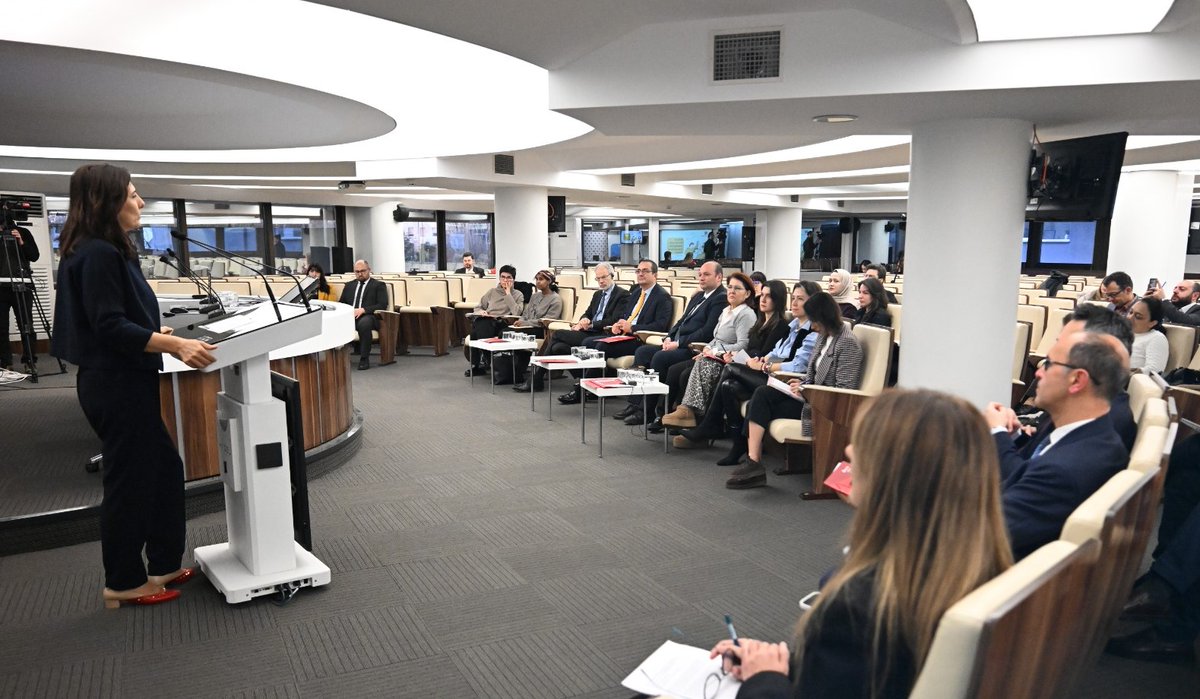 TBB's tweet photo. Türkiye Belediyeler Birliği (TBB) ve VNG International ortaklığında yürütülen #GovernUP Projesi kapsamında “Kentsel Planlamada Yönetişim Paneli” gerçekleştirildi.

Katılımcı, şeffaf ve hesap verebilir planlama anlayışının güçlendirilmesini amaçlayan proje; afet bölgesindeki belediyeler başta olmak üzere yerel yönetimlerin yönetişim kapasitesini destekliyor.

Panelde pilot belediyeler Seyhan, Kahramanmaraş ve Osmaniye’nin saha deneyimleri paylaşıldı. Çok paydaşlı yönetişim mekanizmalarının, dirençli ve sürdürülebilir şehirlerin inşasında belirleyici rol oynadığı vurgulandı.

#KentselPlanlama #Yönetişim #DirençliŞehirler #YerelYönetimler