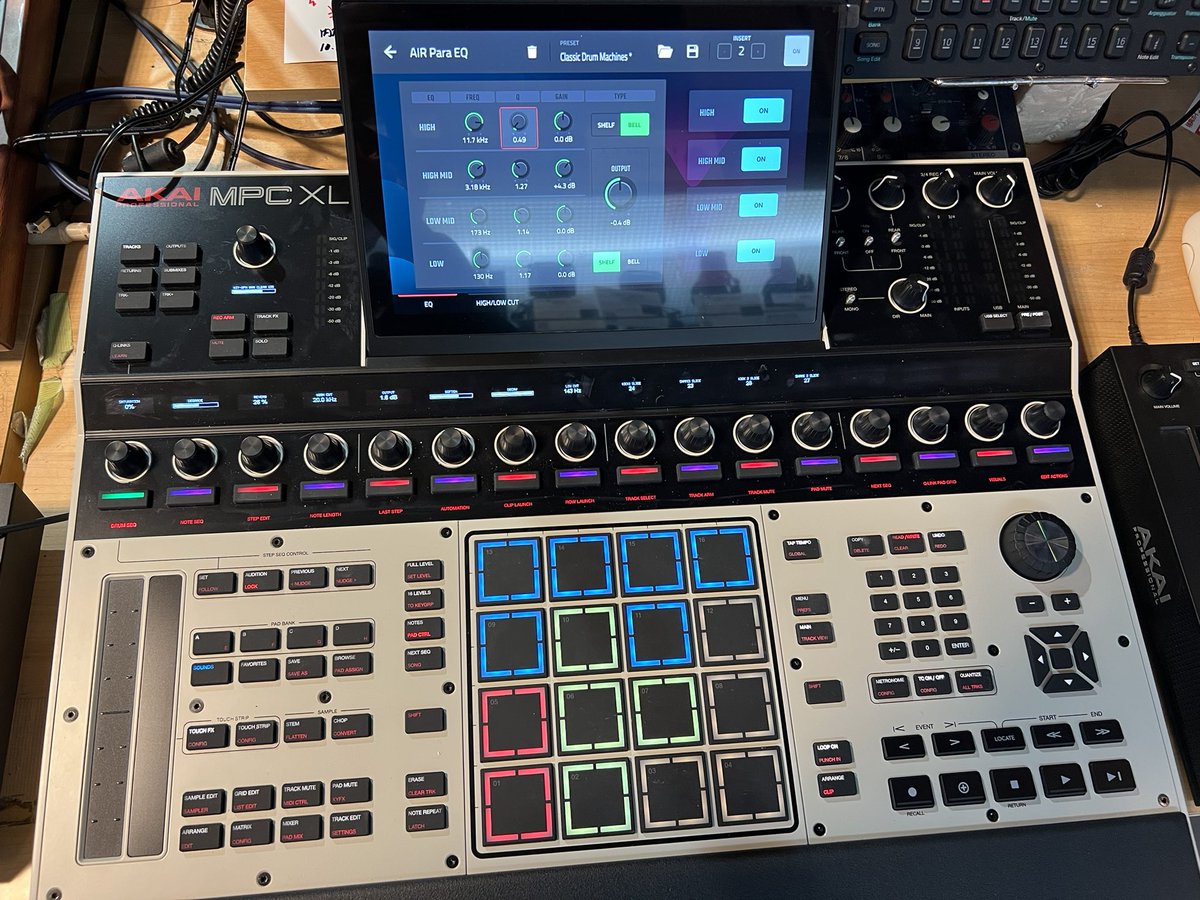 1484shibuya's tweet image. AKAI MPC XL、渋谷店で現在お試し可能になっております！
新発売の10.1インチタッチスクリーン、8コアプロセッサを搭載した最強MPC、是非お試しください！
449,800円で次回は４月に入荷予定！
予約受付中！
#mpcxl 
#akai