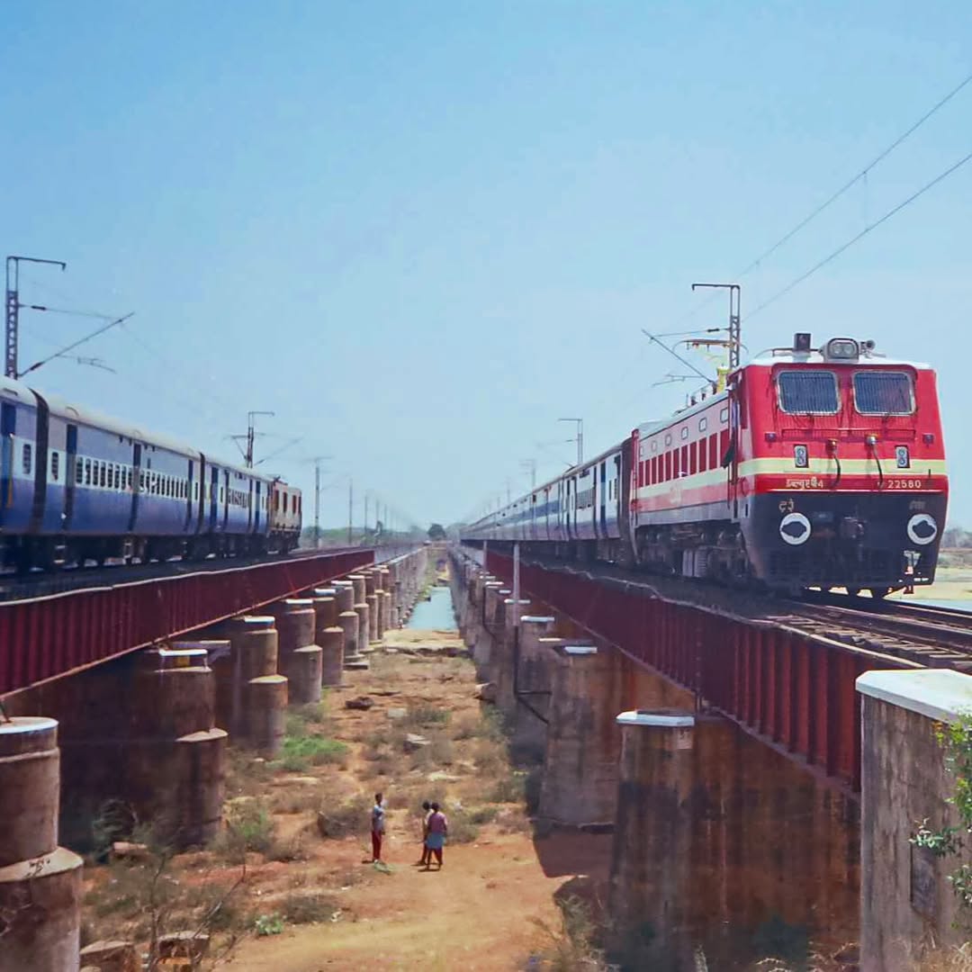 GMSRailway's tweet photo. A moment frozen in time. ๐
2004 โ The Navjeevan Express crossing the Pennar Bridge near Nellore, hauled by a brand new WAP-4 โ 22580. Shot on film, timeless in memory.
Two decades later, the spirit of Indian Railways rolls on.
#SouthernRailway #IndianRailways #WAP4 #Railways #heritage