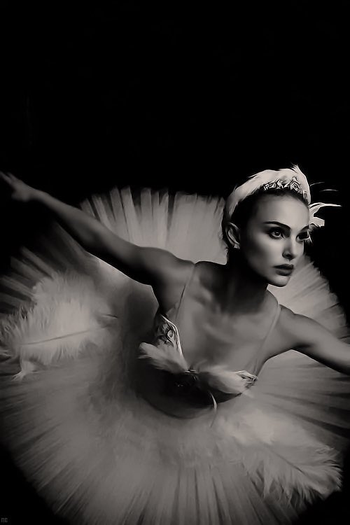 Indie5051's tweet photo. Natalie Portman dice que ningún director quería trabajar con ella después de protagonizar la trilogía de la precuela de Star Wars porque todos pensaban que era una "actriz horrible".

Desde entonces, ha sido nominada a 3 Oscars y ganó el premio a Mejor Actriz por 'Black Swan' (2011).