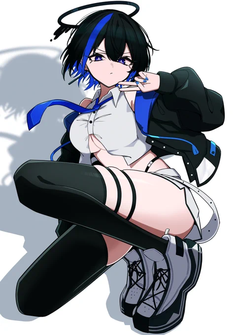 ニーハイを見せてくれる黒髪ショートカットちゃん