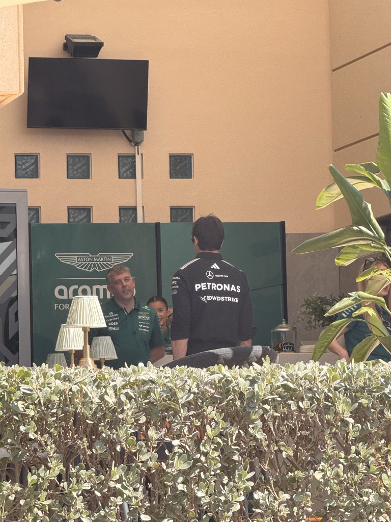 Toto Wolff, Aston Martin’i ziyaret etti 📸
