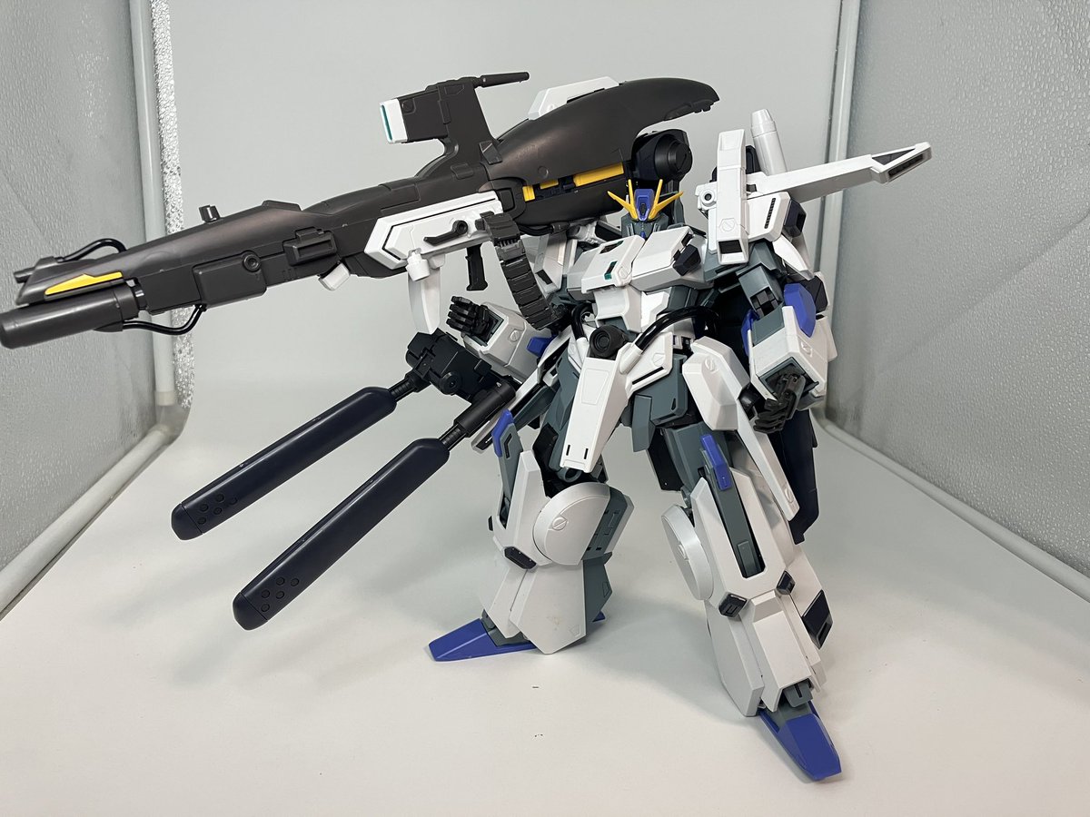 これがZZガンダムで これは強化型ZZガンダムだ そしてこれはFAZZだ