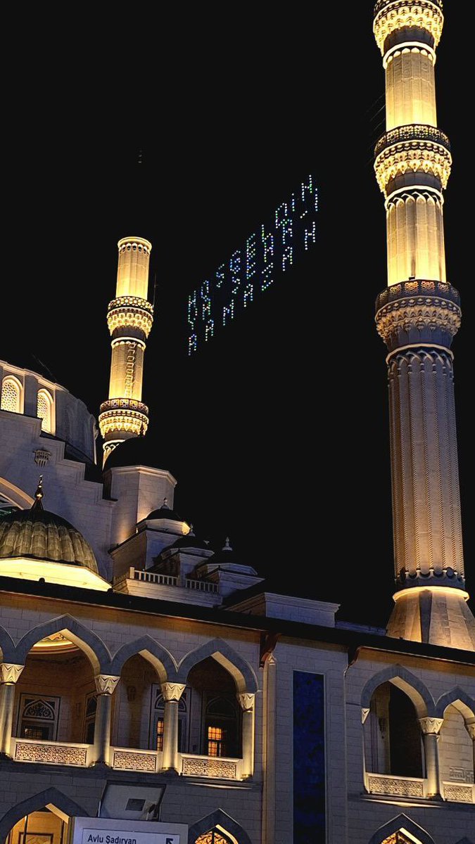 fikriyatcom's tweet photo. İlk iftar, ilk sahur, ayların en hayırlısı Ramazan🌙 https://t.co/rKMwk5Q8Tw