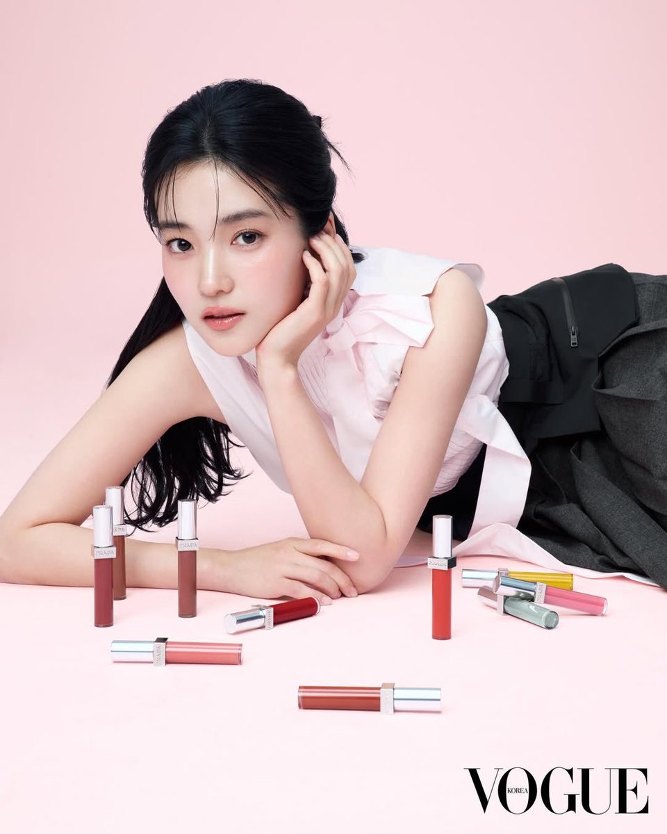 Onlytaeri_0424's tweet image. ㅁㅊ 김태리 프라다뷰티 화보 얼굴이 또 미쳤잖아