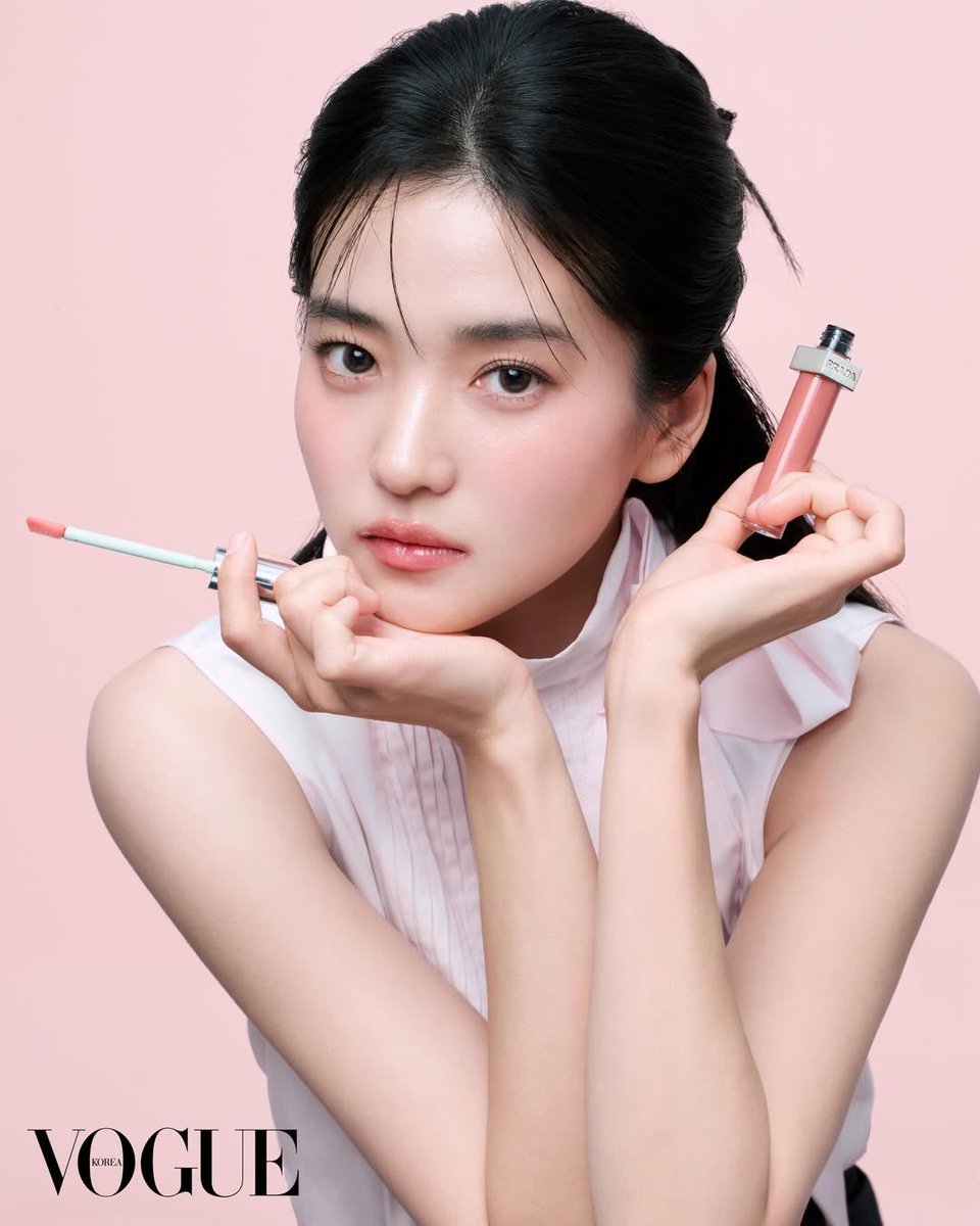 Onlytaeri_0424's tweet image. ㅁㅊ 김태리 프라다뷰티 화보 얼굴이 또 미쳤잖아