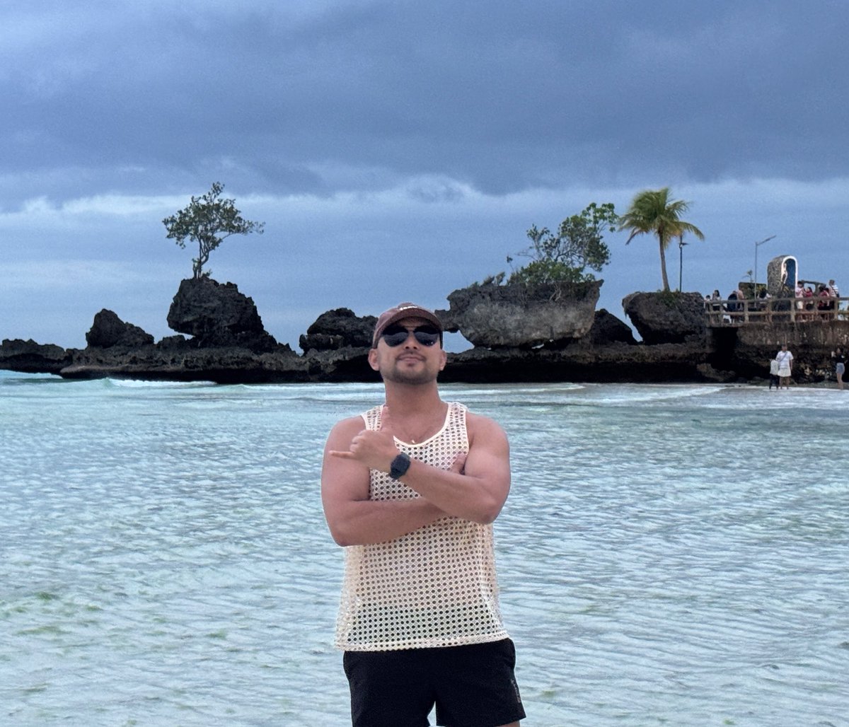 fernweh0929's tweet image. no sunset today 🌧️ #bora 🌴🌊🐚