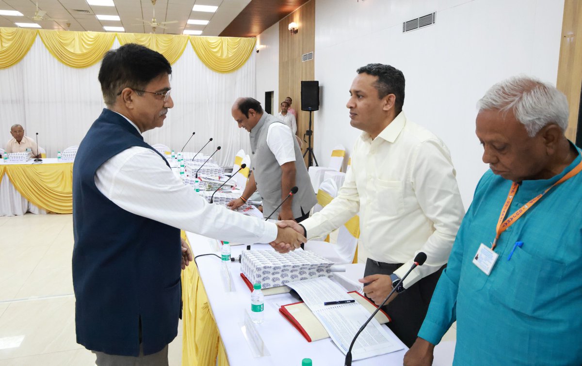 fokiakutch's tweet photo. The 2nd meeting of the 36th Zonal Railway Users’ Consultative Committee (ZRUCC) was held on 17th February, 2026. Mr. Bhaven Thacker, ZRUCC member and Executive Member of FOKIA, attended this meeting. During the meeting, Mr. Thacker expressed appreciation for the gauge conversion work between the Bhuj–Naliya line and the laying of a new BG line between Luna and Vayor – Lakhpat, and proposed to extend this line from Lakhpat onwards to Santalpur, Palanpur and Delhi.

He also requested the sanctioning of a railway line between Bhuj and Mandvi and initiatives for Vande Bharat Sleeper Express connectivity between Bhuj and Delhi and Bhuj and Mumbai, and urged the formulation of a comprehensive master plan for Western Railway operations in wake of fast industry activity in the Kutch region.

@PMOIndia @VinodChavdaBJP @TBChhangaBJP @aniruddhdavebjp @Deendayal_Port @IFFCO_PR @PhadkeNimish @bhaventhacker83