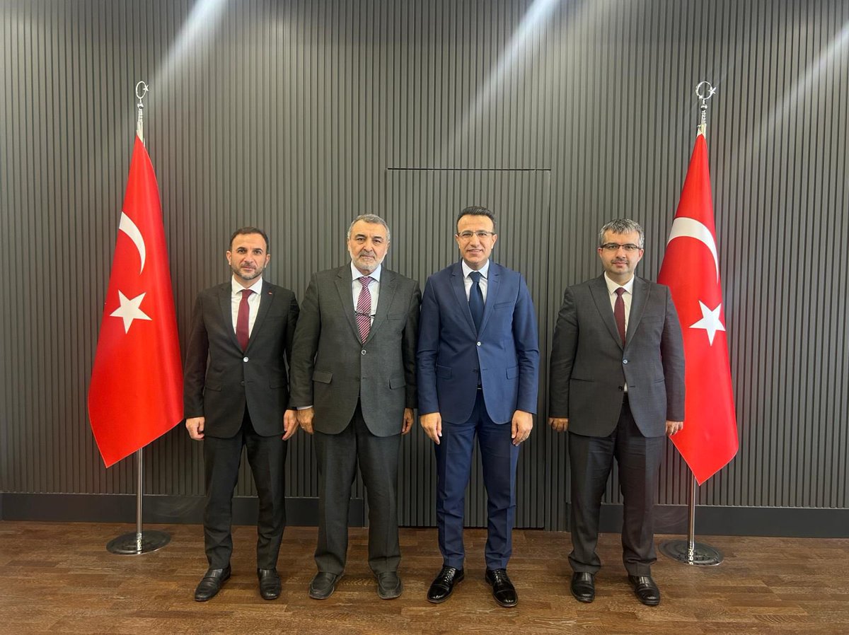 Diyanet İşleri Başkanlığı Başmüfettişleri Yusuf CEYLAN ve Ekrem OLGUN, İlçe Müftümüz Mehmet ALTUNAL ile birlikte Kaymakamımız Sayın Ayhan AKPAY'ı makamında ziyaret ettiler. Nazik ziyaretlerinden dolayı kendilerine teşekkür ederiz. <a href="/AyhanAkpay/">Ayhan Akpay</a>