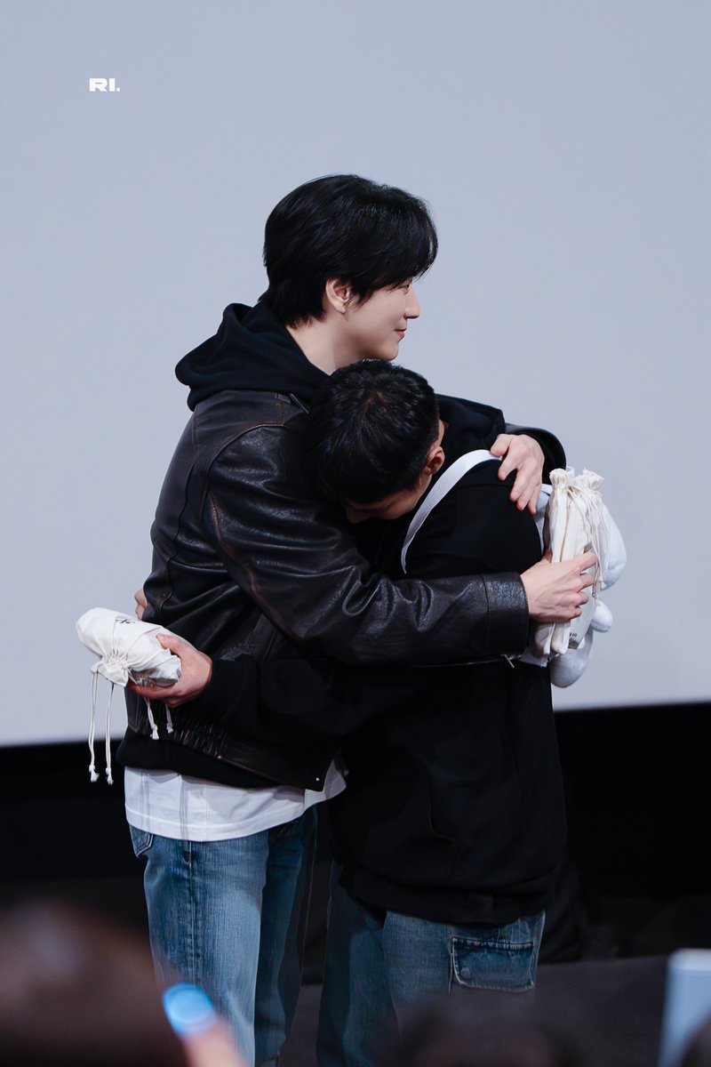 junhyukkkri's tweet photo. 금성 단종 안아..🫂🫂
260215 #이준혁 #박지훈 https://t.co/C5UPRJl70m