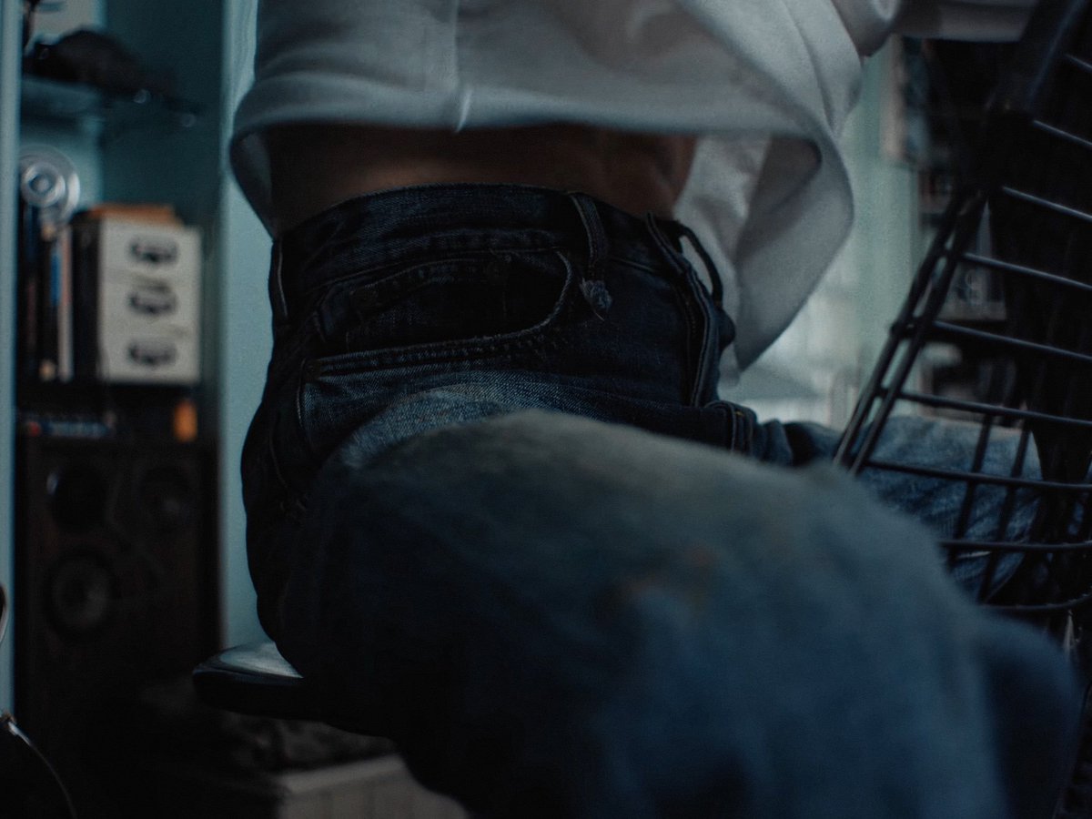 이 컷 진짜 너무 너무 야하지 않음?
세상에 나와도 되나 싶음