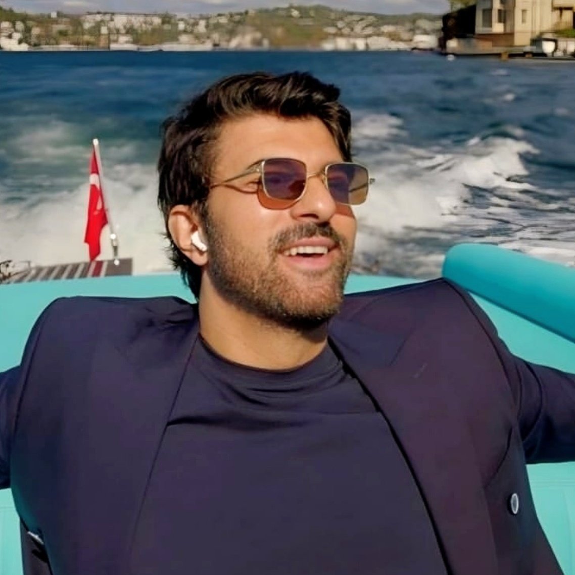 Tra la 2 stagione di Old Money di cui praticamente non si sa niente e quella ciofeca di #BereketliTopraklar che ancora non capisco come #EnginAkyürek abbia potuto accettare, Chissà quando lo rivedremo 😢