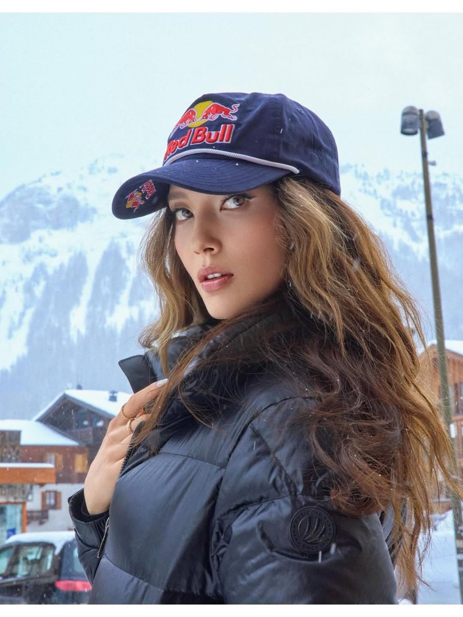 Eileen Gu by Yunling Fang, Vogue