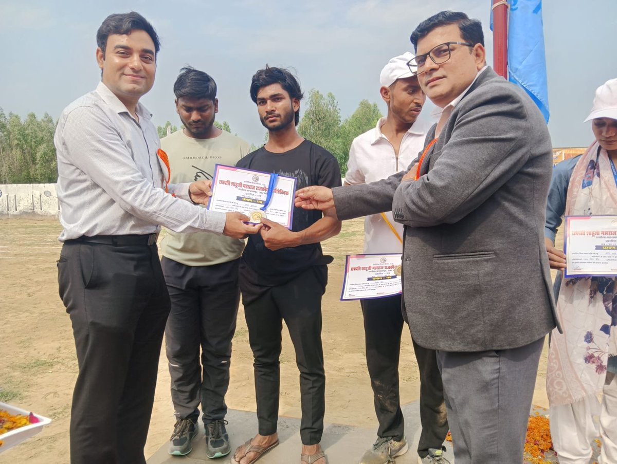 छत्रपति शाहूजी महाराज राजकीय पॉलीटेक्निक, उतरौला-बलरामपुर  में आयोजित वार्षिक खेलकूद एवं वाद-विवाद प्रतियोगिता में प्रतिभाग कर विद्यार्थियों का उत्साहवर्धन किया। <a href="/UPGovt/">Government of UP</a> <a href="/UpRuralDev/">ग्राम्य विकास विभाग, उत्तर प्रदेश</a> <a href="/CommGonda43/">Commissioner Devipatan</a>