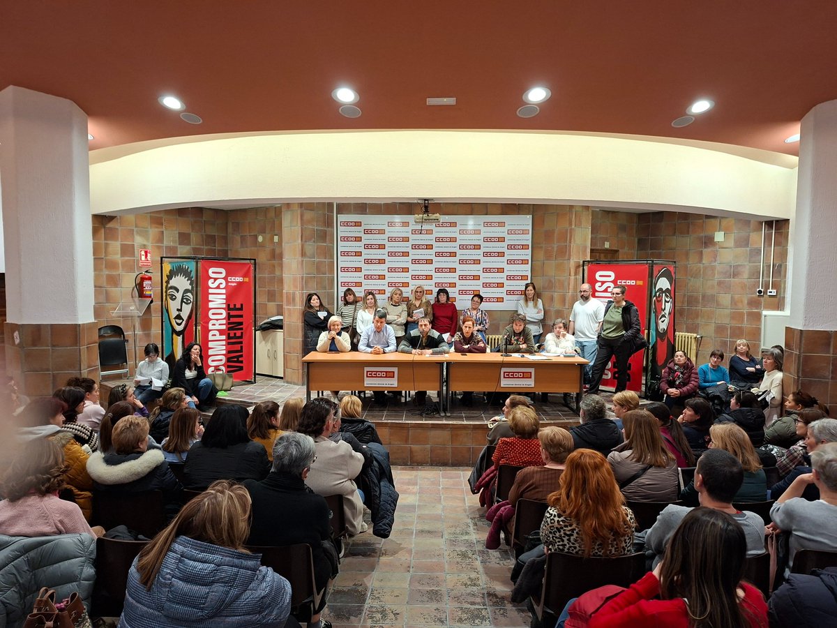 CCOOHabitat_AR's tweet photo. ⌛️#Estapasando  
@CCOOHabitat_AR  Asamblea de compañeras y compañeros de Limpieza de Edificios y Locales.
otro día más reivindicando #ConvenioYa! 
📌Concentración 1⃣0⃣ de Marzo.🎙️
💪Limpieza en Lucha, Esenciales y Olvidadas‼️ https://t.co/GIgX4xiHCb