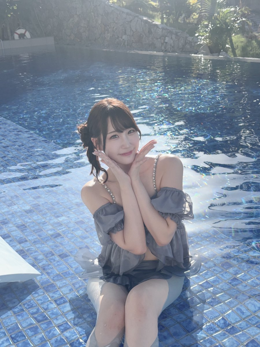 heihei_pr's tweet image. [#結名美月 沖縄旅PHOTOBOOK予約受付中]

📸𝑩𝒆𝒉𝒊𝒏𝒅 𝒕𝒉𝒆 𝑺𝒄𝒆𝒏𝒆𝒔🎬
くすみブルー×パール×フリルの結名さんにぴったりの水着で貸し切りプール撮影⛱️✨️

選べるリリイベ付き！
🔻予約はこちら🔻
clarus2026.stores.jp