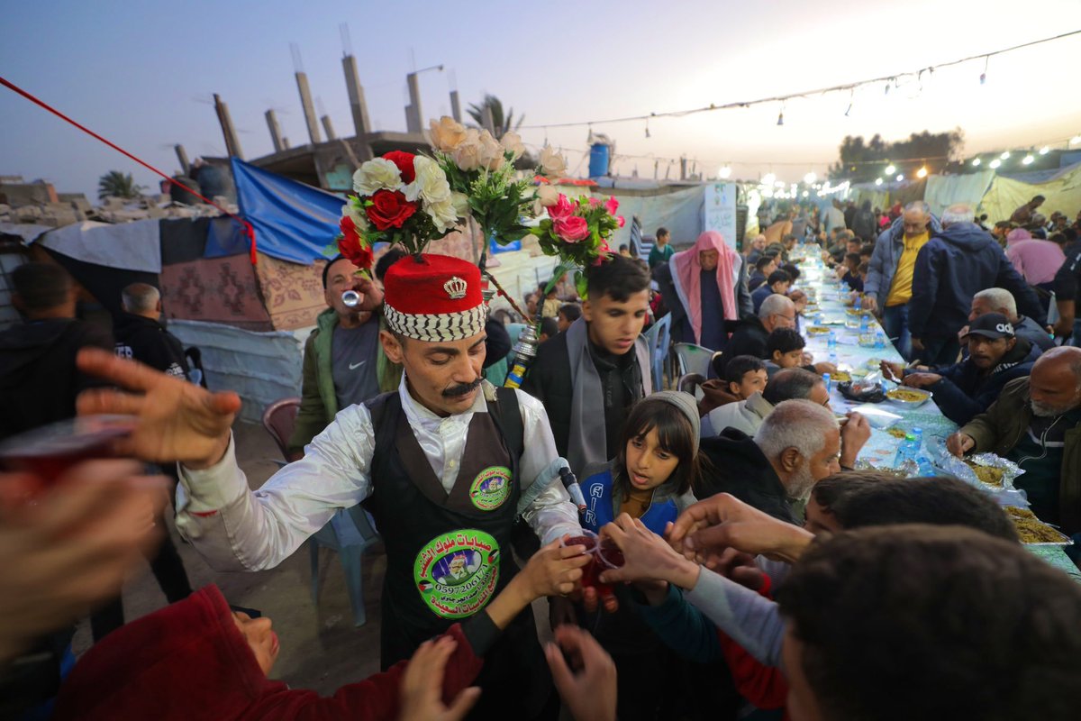 jacksonhinkle's tweet photo. Ramadan iftar in Gaza, Palestine. https://t.co/KLY9WModZR