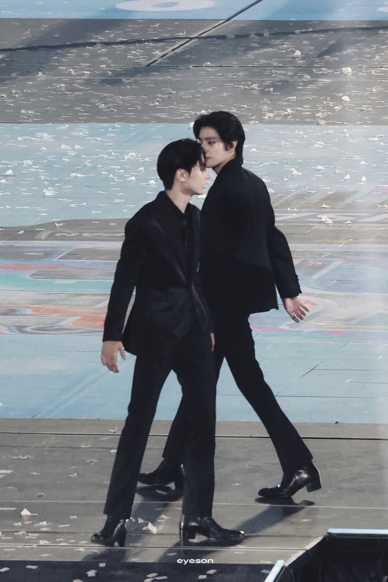 뱀자들 수트핏 볼 때마다 감탄만 나옴